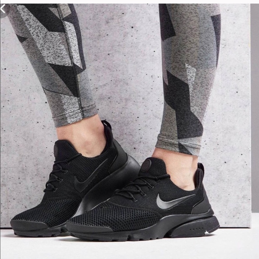 NWT Nike Air Presto Fly Black WMNS - Picture 2 of 8